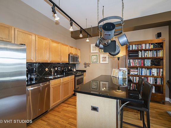 5th image of 1635 W Belmont Ave APT 707