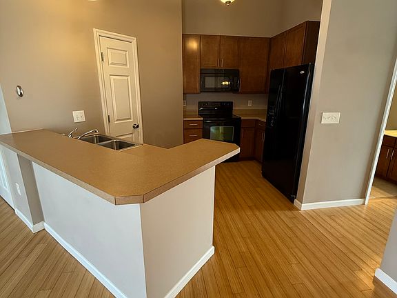 3rd image of 716 Harbor Woods Dr D