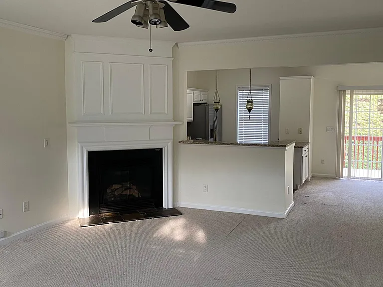 1028 Thornborough Dr — Photo 12
