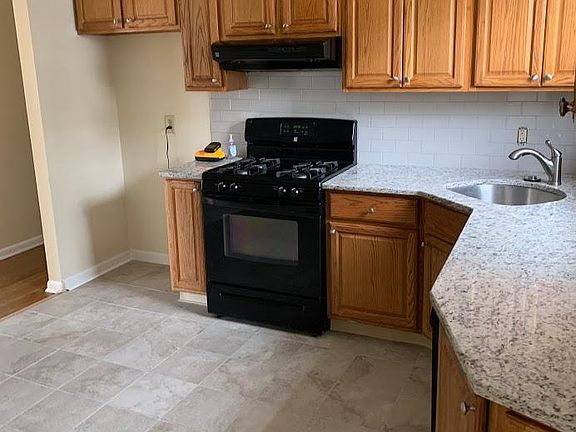 4th image of 609 Cranhill Dr
