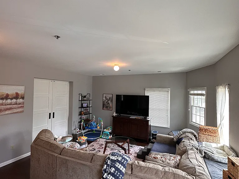 27 Sussex Ave #2 — Photo 2