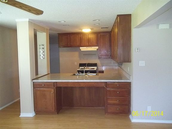 5th image of 695 Western Dr