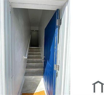 3rd image of 817 4th St #2