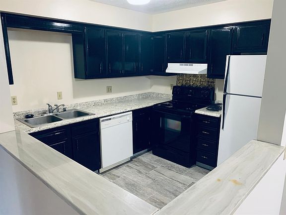 5th image of 451 Westwood Dr APT 8B