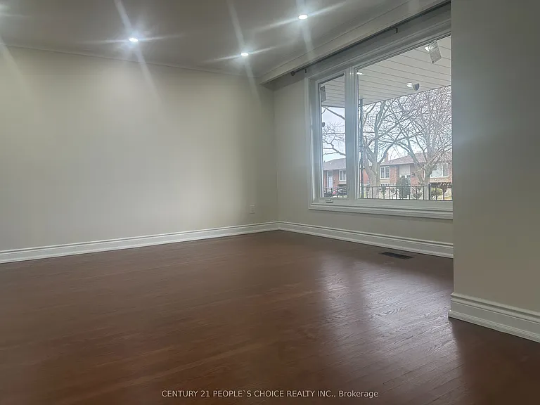 7490 Middleshire Dr — Photo 7
