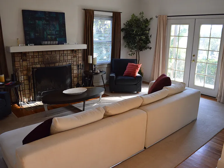 1203 S Rimpau Blvd — Photo 38