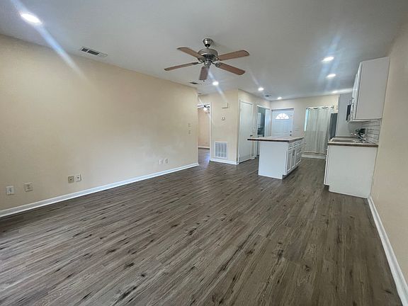 5th image of 257 Lomond Dr #B