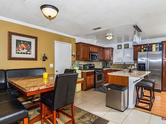 5th image of 711 Flora Dr