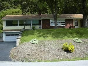 1st image of 230 Hillside Lck