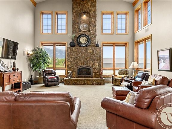 2nd image of 27 Creek Hill Ln