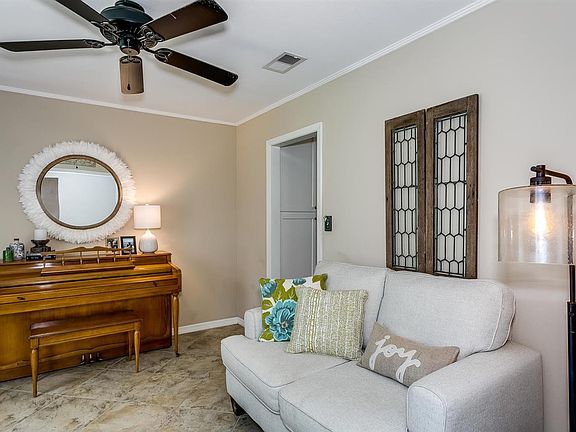 4th image of 2782 Great Oaks Ln
