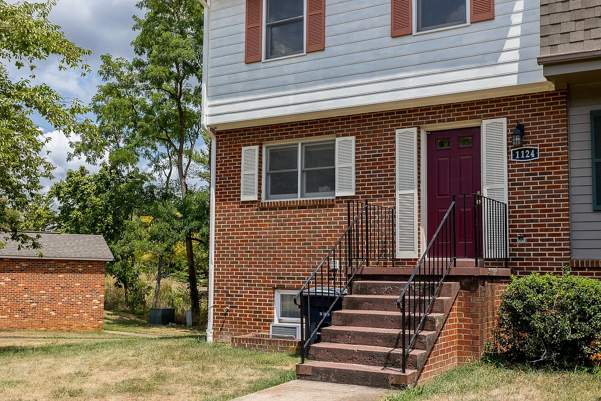 Building Photo - 1124 Mountain View Dr