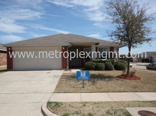 9400 Sundial Dr, Fort Worth, TX 76244