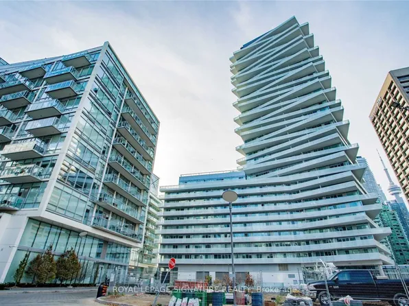 15 Queens Quay E, Toronto, ON