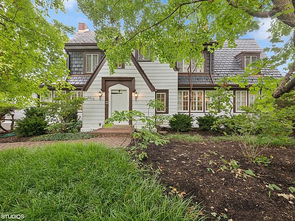 3rd image of 1915 Meadow Ln