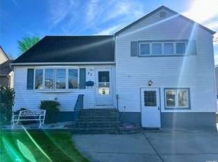 43 Jefferson St, Freeport, NY 11520