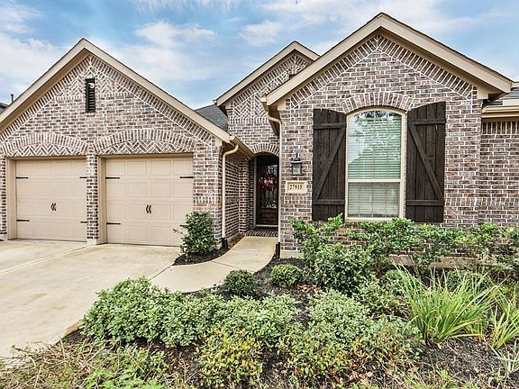 2nd image of 27915 Castle Park Ln