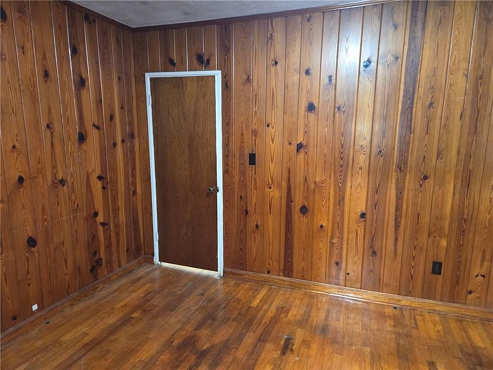 2nd image of 313 Wayne Pl