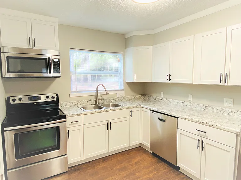 503 Forest St — Photo 10