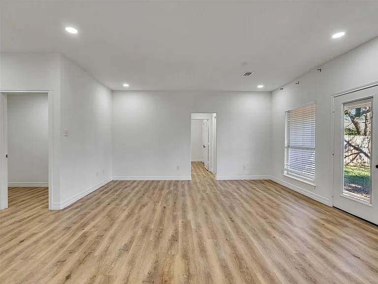206 Doncaster St — Photo 11