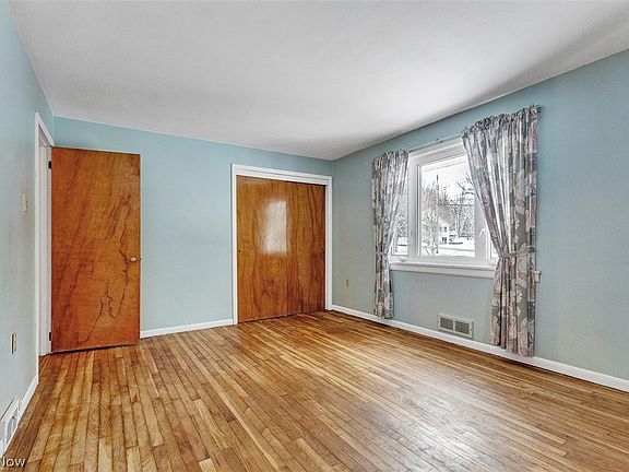 4th image of 5876 Woodhill St