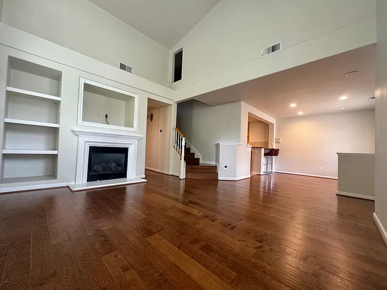 3210 Silverland Dr — Photo 6