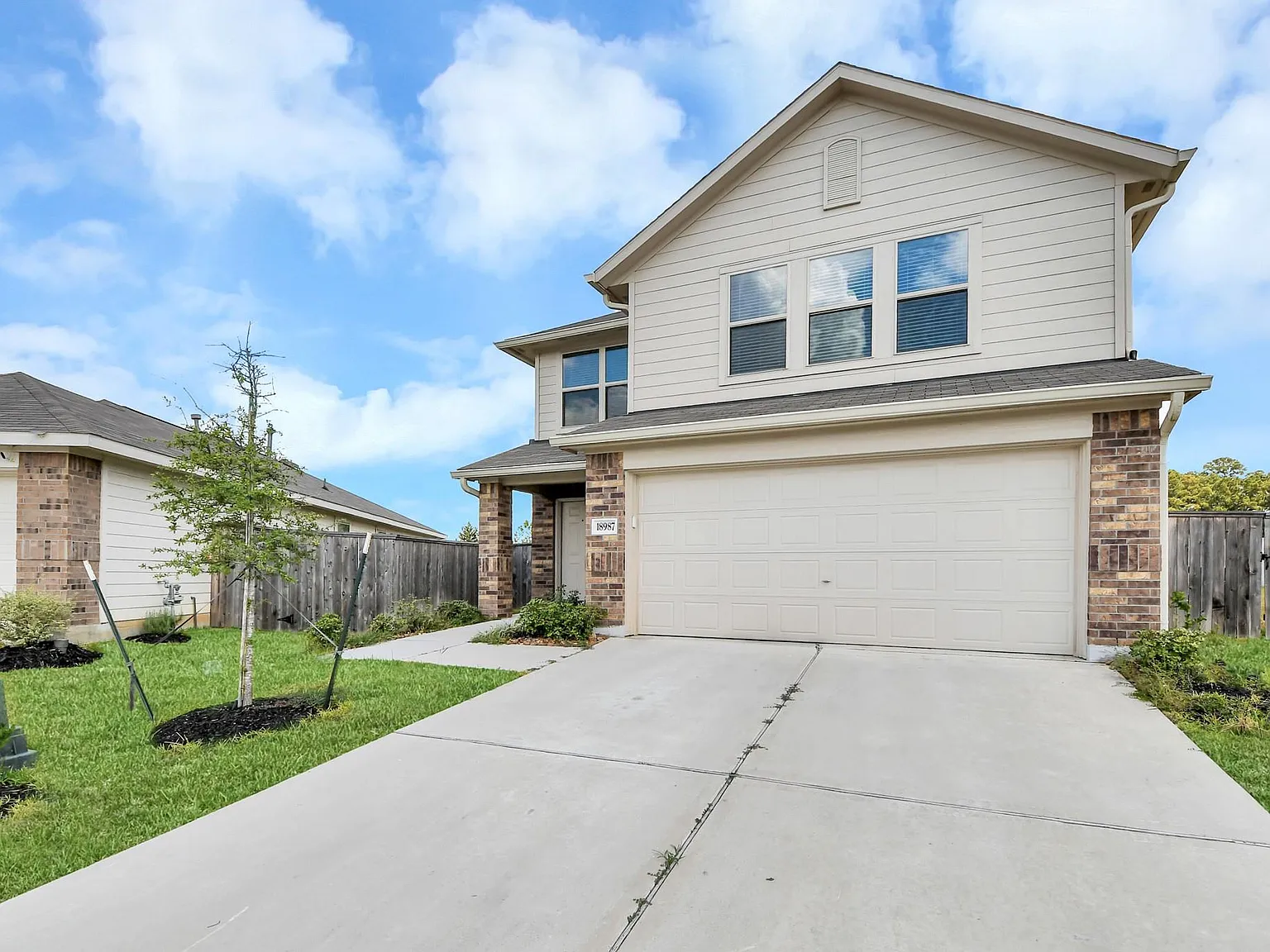 4 bed, 2.5 bath, 2229 sqft, $2,150 — Photo 3