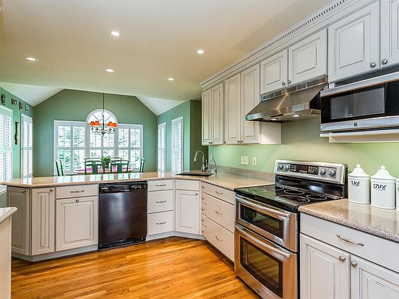 2nd image of 3705 Mira Vista Cir
