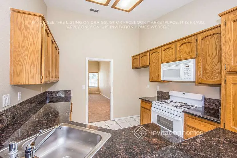 8767 Hollowstone Way Sacramento, CA 95828 — Photo 4