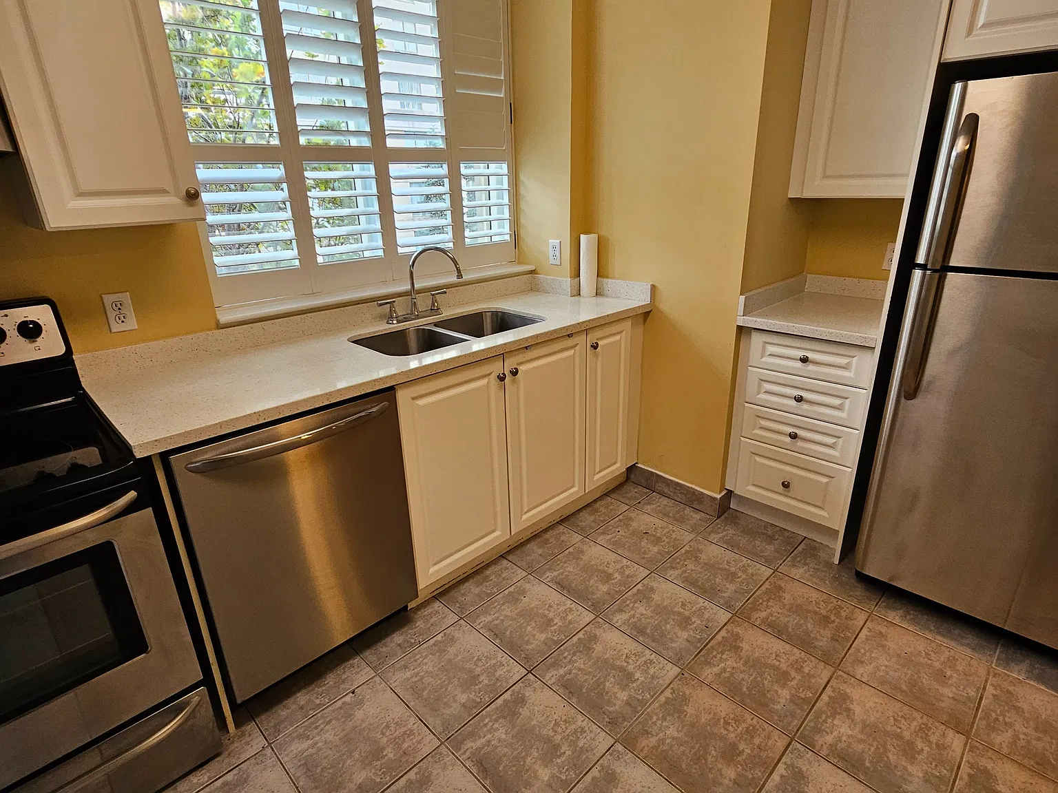 2 bed, $3,200 — Photo 4