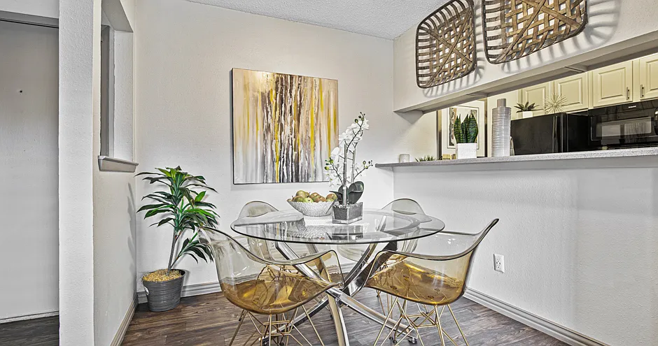 Oaks of Lewisville Apartments — Photo 3