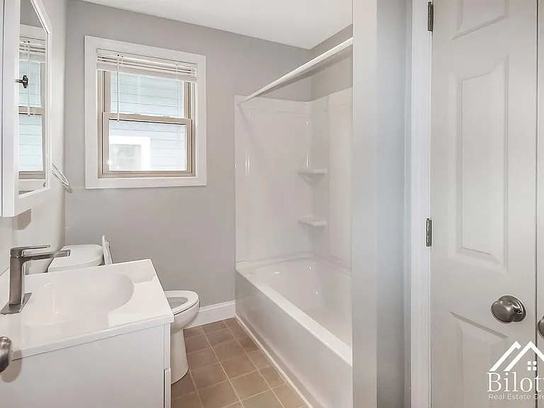 428 Hope St — Photo 9