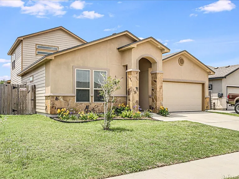 7617 Diamond Dr — Photo 3