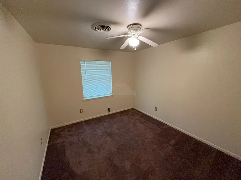 208 Oak St — Photo 14