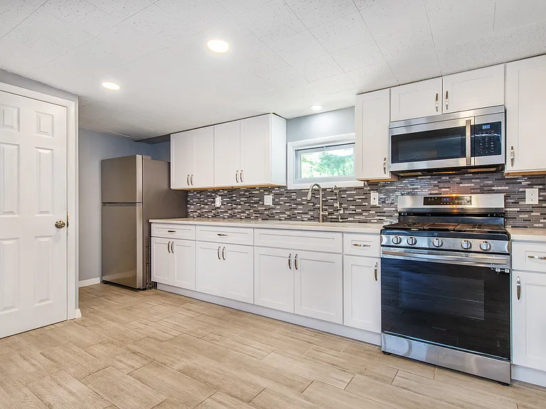 86 E 9th St #2B — Photo 5