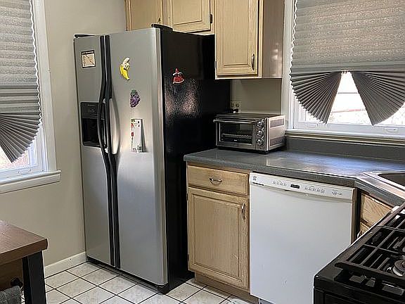 4th image of 3724 W Albion Ave
