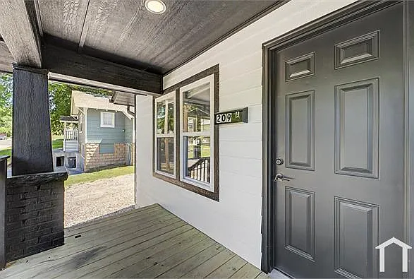 209 N Xenophon Ave #A — Photo 11