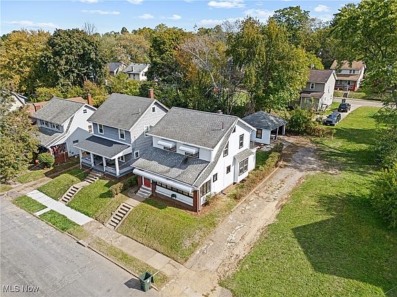 5th image of 1422 Plain Ave NE