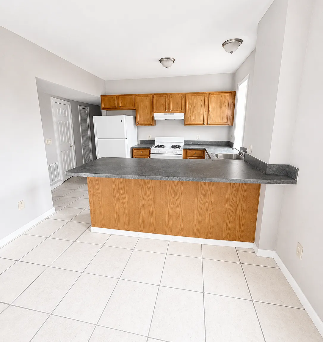 3 bed, 1300 sqft, $1,750 — Photo 2