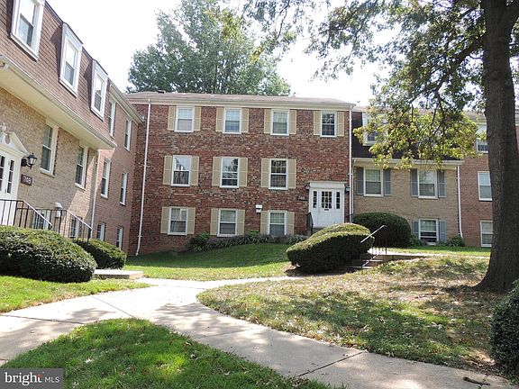 3rd image of 746 Quince Orchard Blvd #10