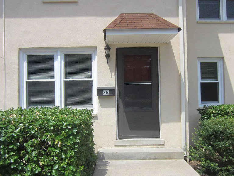 809 Logan St #2B — Photo 2