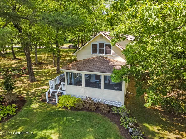 806 Middle Street, Niskayuna, NY 12309