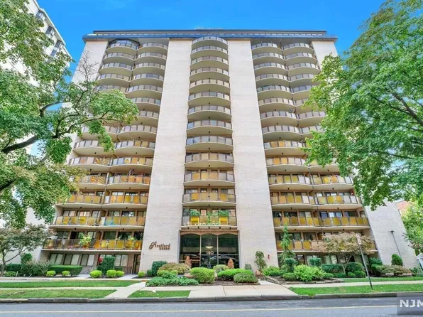 150 Overlook Ave APT 3G, Hackensack, NJ 07601