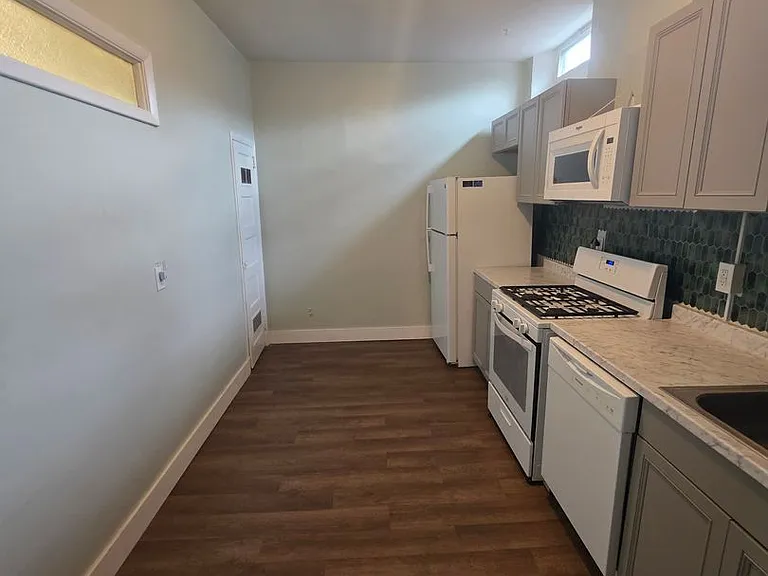425 Walnut Street (Full Service) — Photo 37