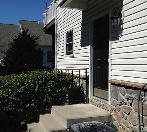 2nd image of 1793A Chateau Pl