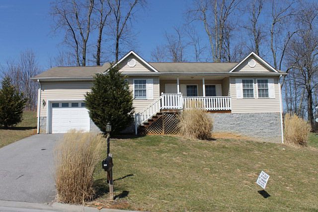1st image of 253 Hallock Dr