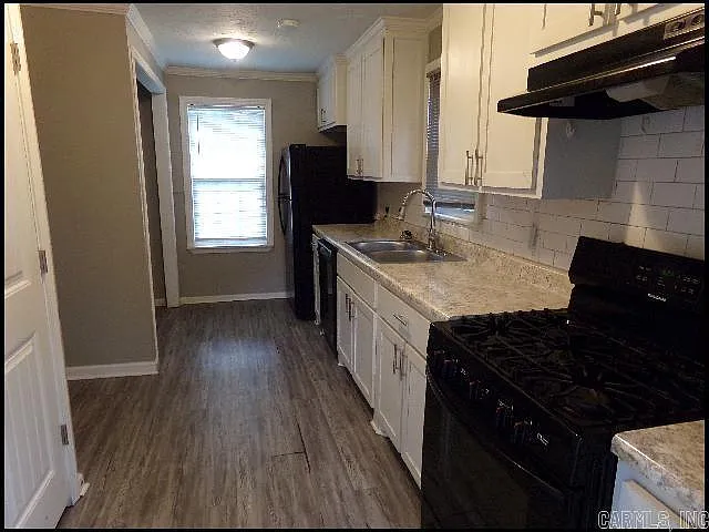 901 S Harrison St — Photo 4