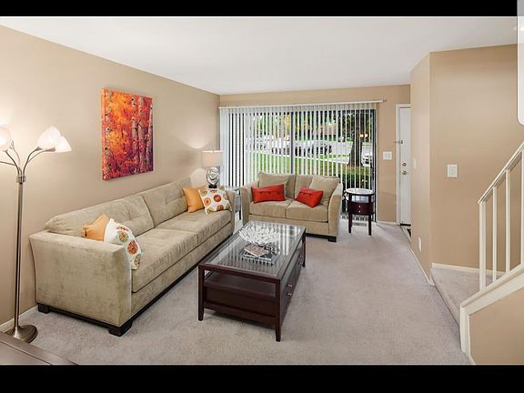 3rd image of 3233 Lindenwood Dr