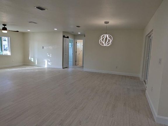 4th image of 1209 Seminole Dr