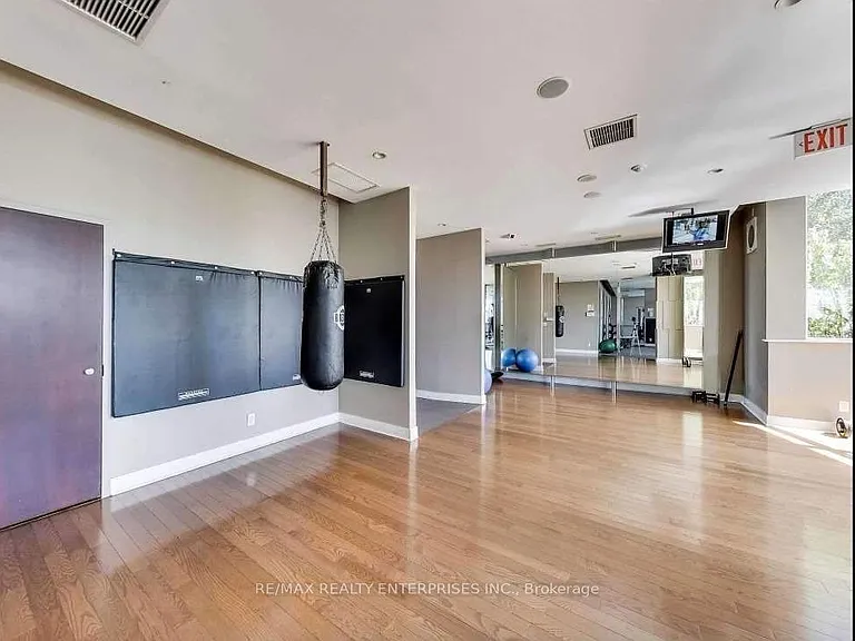 250 Wellington St W #1435 — Photo 37